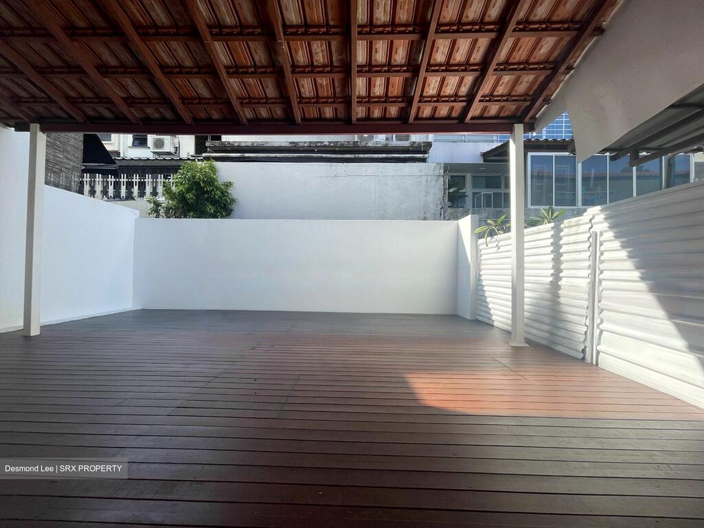 Sixth Avenue (D10), Terrace #443225141